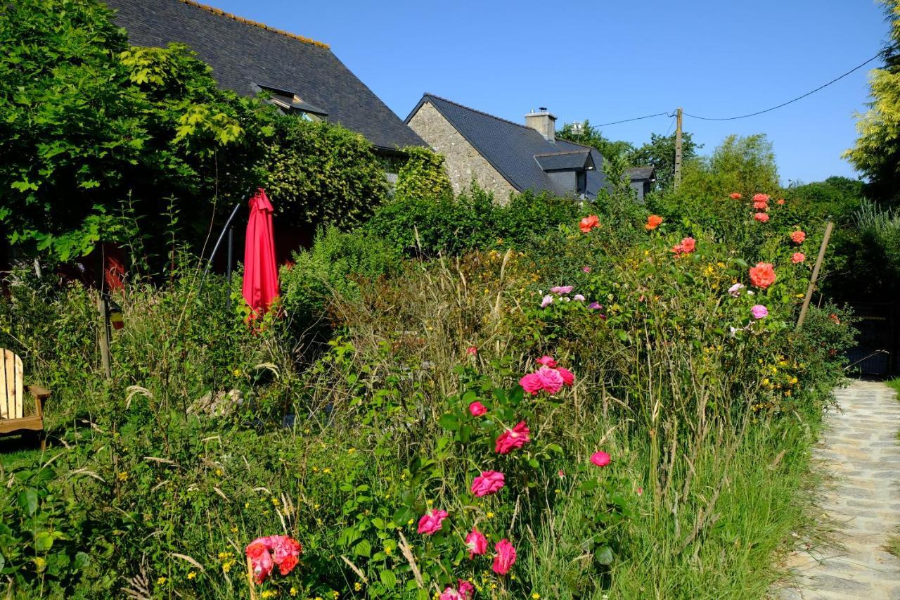 La Maison Jaune A La Janaie Parigné Exteriér fotografie