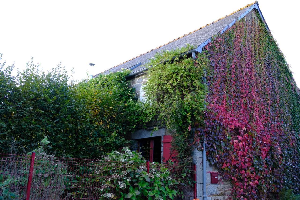 La Maison Jaune A La Janaie Parigné Exteriér fotografie