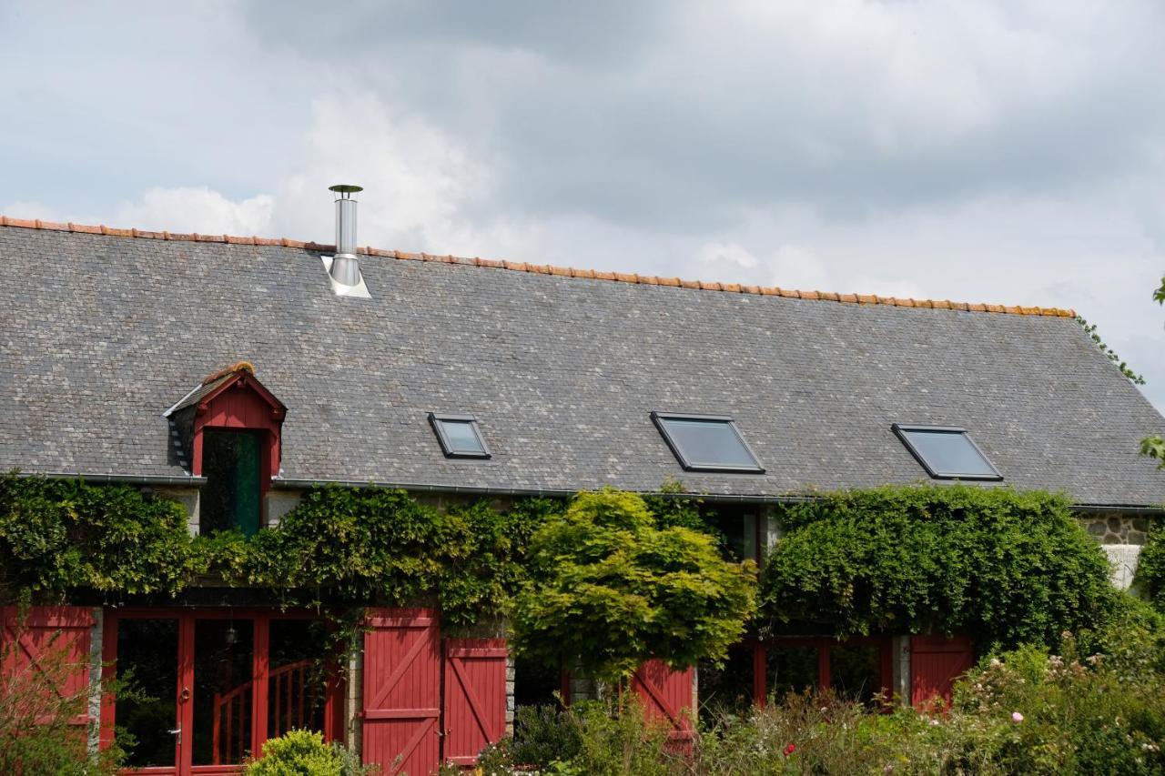 La Maison Jaune A La Janaie Parigné Exteriér fotografie