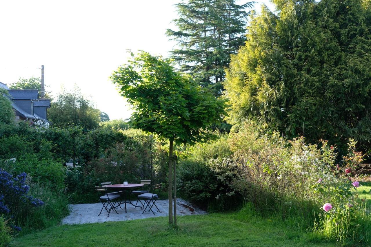 La Maison Jaune A La Janaie Parigné Exteriér fotografie