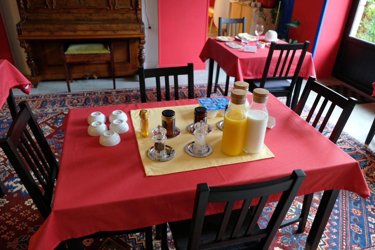 La Maison Jaune A La Janaie Parigné Exteriér fotografie