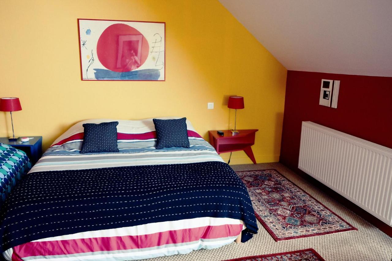 La Maison Jaune A La Janaie Parigné Exteriér fotografie